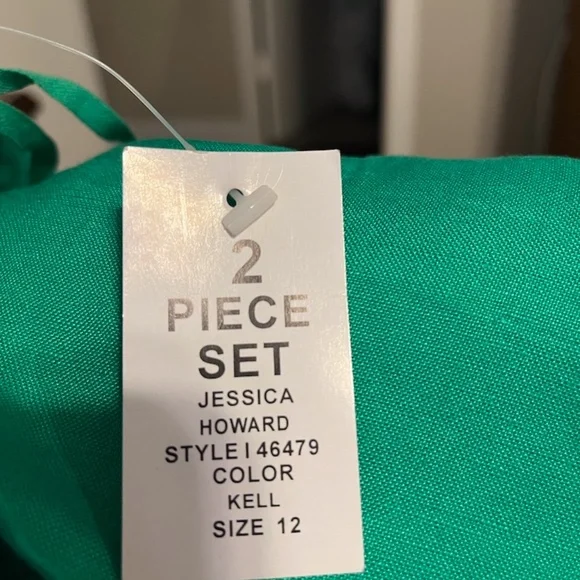 Jessica Howard 2 Piece Kelly Green Top and Long Skirt, Size 12 - Picture 7 of 7